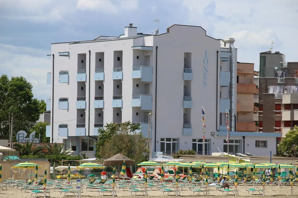 Hotel Iones Rimini 3*,
